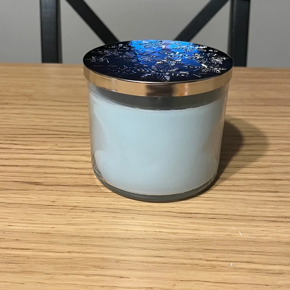 Bath & Body Works 3 Wick Candle. Frozen Lake.